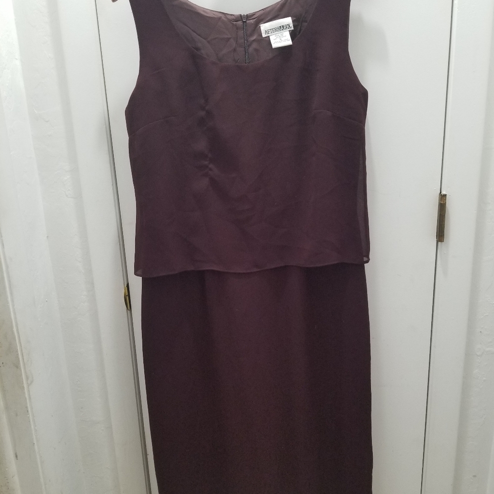 After dark Sleeveless dress long Plum Color